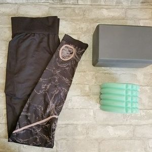 SALE!! Fabletics High Waisted Seamless Leggings